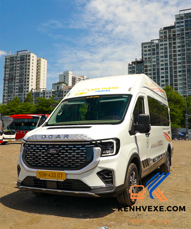 Khoang hành khách rộng rãi trên xe Bến Thành Travel