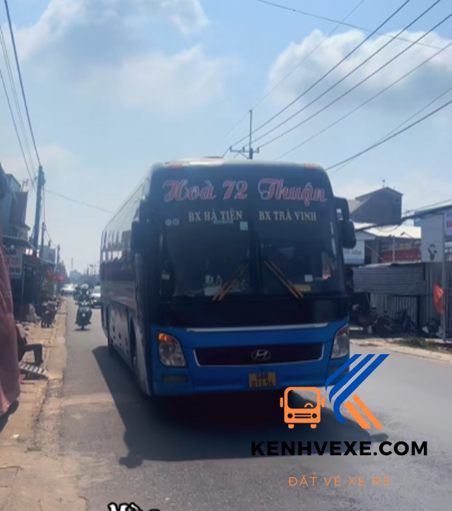 Nội thất tiện nghi bên trong xe giường nằm Hòa Thuận 72