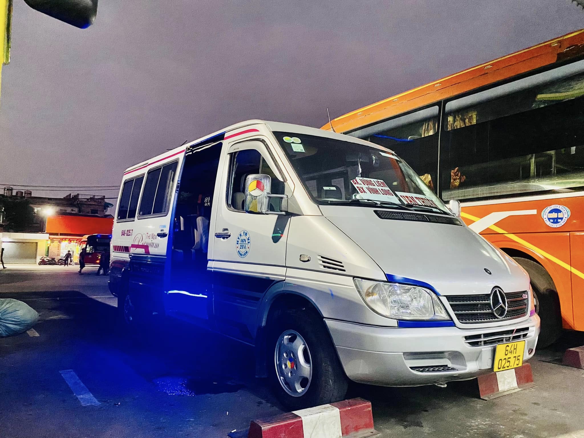 Nội thất xe 16 chỗ của nhà xe Vạn Thuận Vĩnh Long