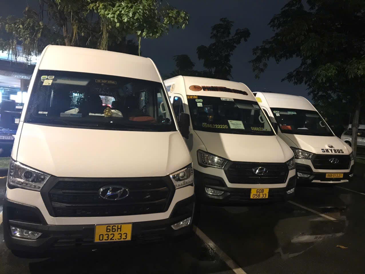 Dòng xe 16 chỗ của nhà xe Năm Lãnh tại bến xe