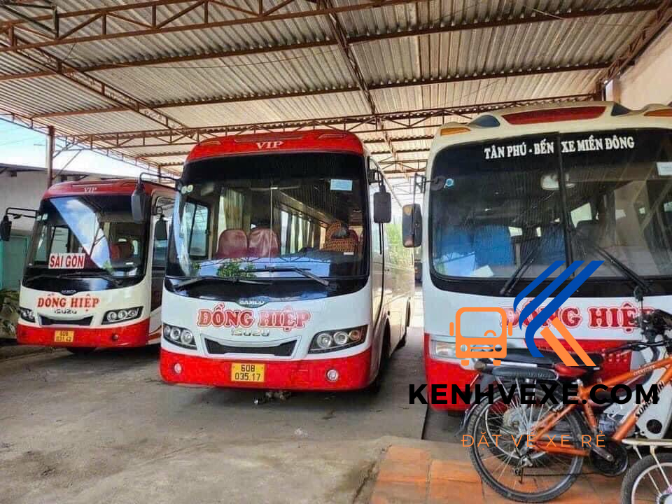 Nội thất và ngoại thất xe 29 chỗ Nhà xe Đồng Hiệp