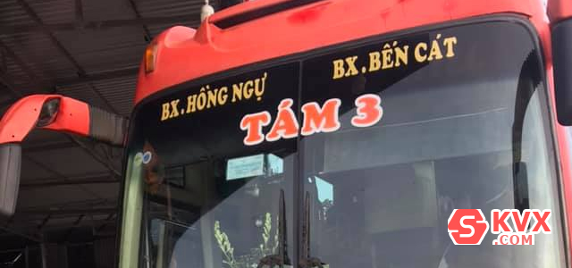 Phương tiện đang dừng đỗ tại bến xe Bình Dương chuẩn bị đón trả khách